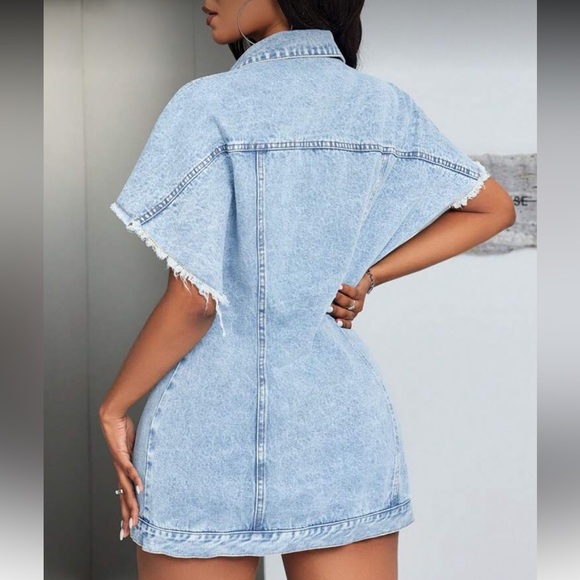 Stylish Denim Button-Up Dress with Belt - Picture 2 of 8